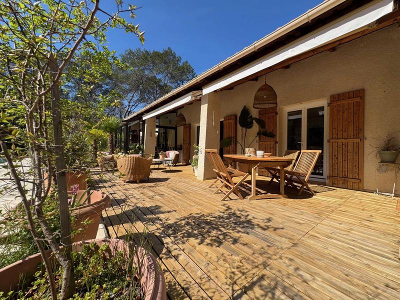 Maison - 210 m² - 6 pièces