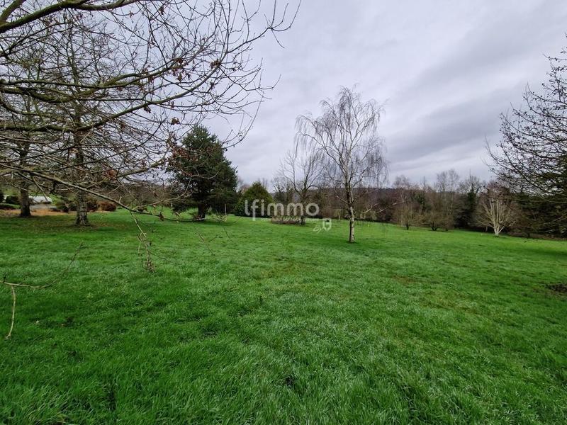 Terrain constructible - 1 623 m²