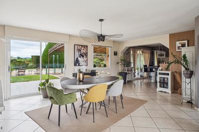 Maison - 200 m² - 8 pièces