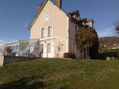 Maison - 250 m² - 8 pièces