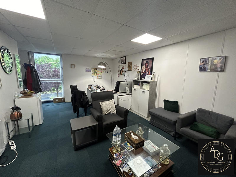 Local d'activités - 100 m² - 4 pièces