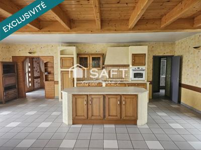 Maison - 208 m² - 6 pièces