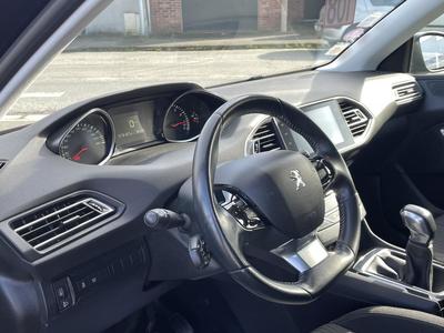 Peugeot 308 Active 1.2 Essence 110cv Bvm5 Gps + Attelage