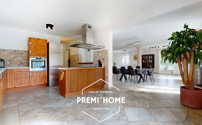 Maison - 260 m² - 7 pièces