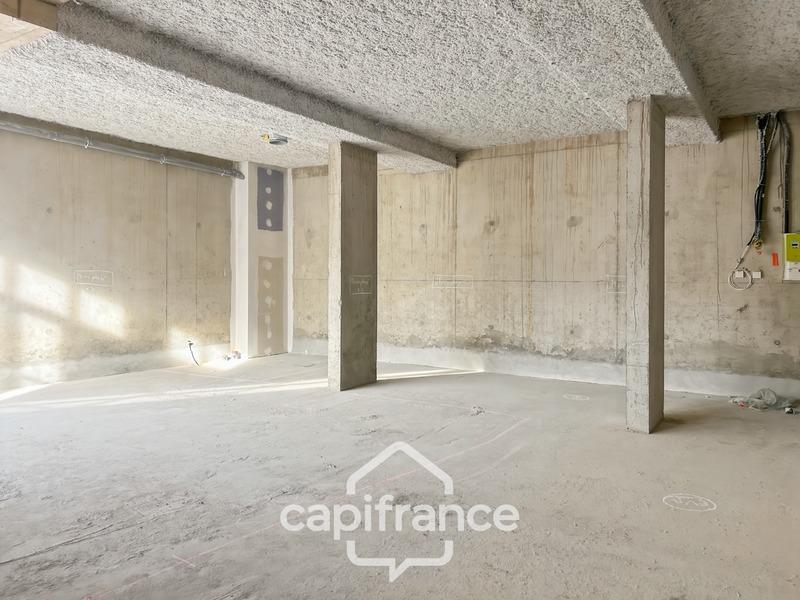 Local commercial - 74 m² - 1 pièce