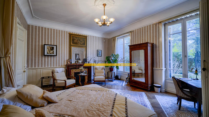 Villa - 435 m² - 13 pièces