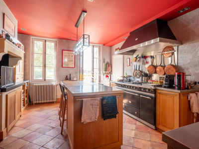 Maison - 310 m² - 8 pièces