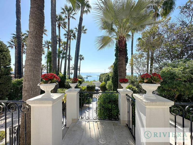 Villa - 221 m² - 6 pièces