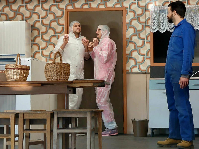 Théâtre - Ferme sous "hôtes" tensions