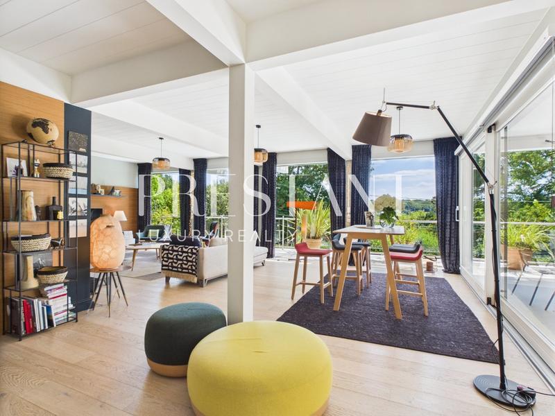 Maison - 337 m² - 8 pièces