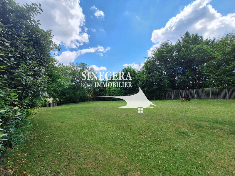 Maison - 230 m² - 8 pièces