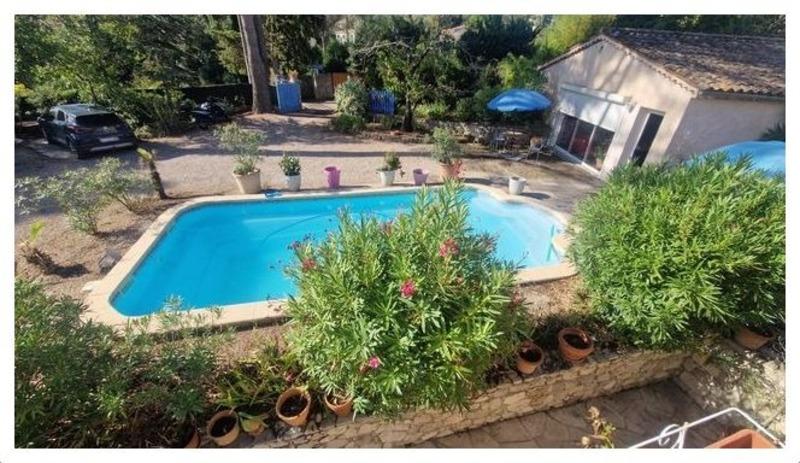 Maison - 205 m² - 7 pièces