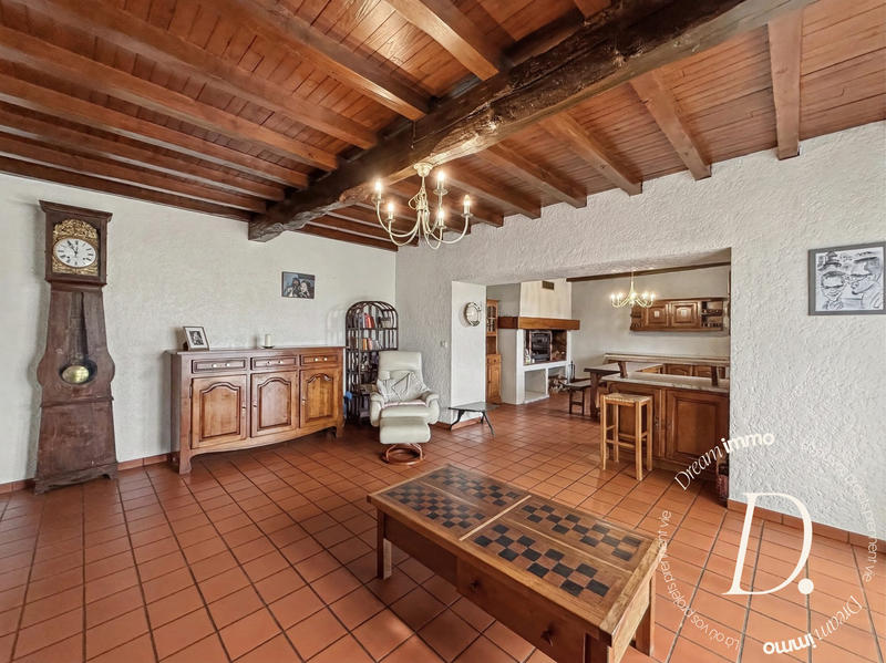 Maison - 280 m² - 6 pièces