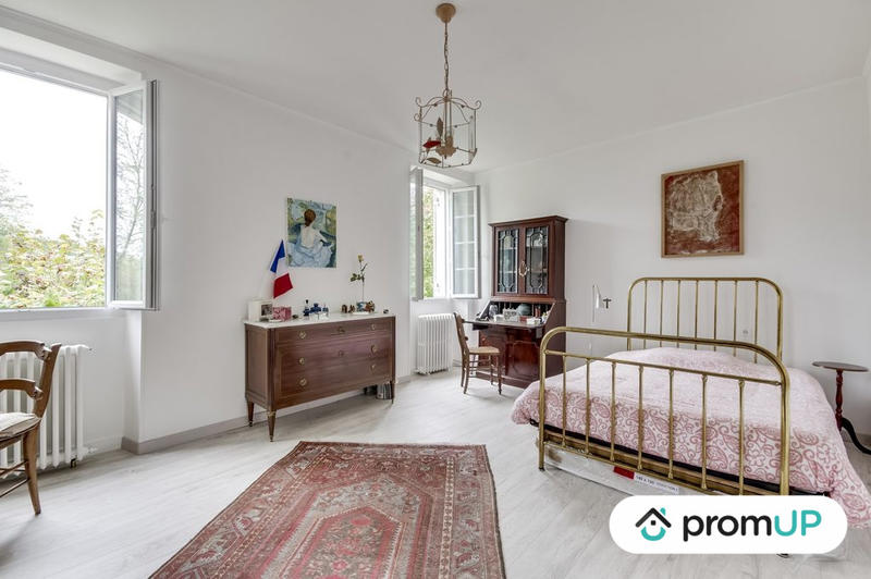 Maison ancienne - 300 m² - 7 pièces