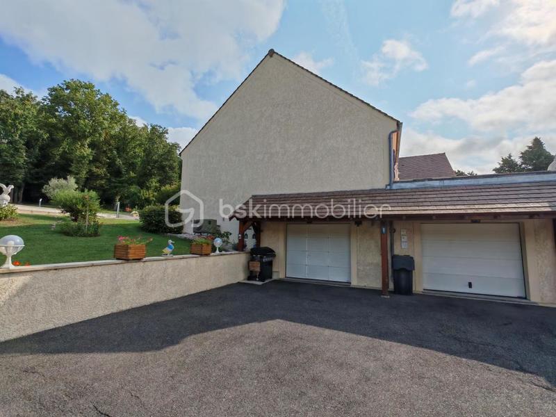 Maison - 269 m² - 8 pièces