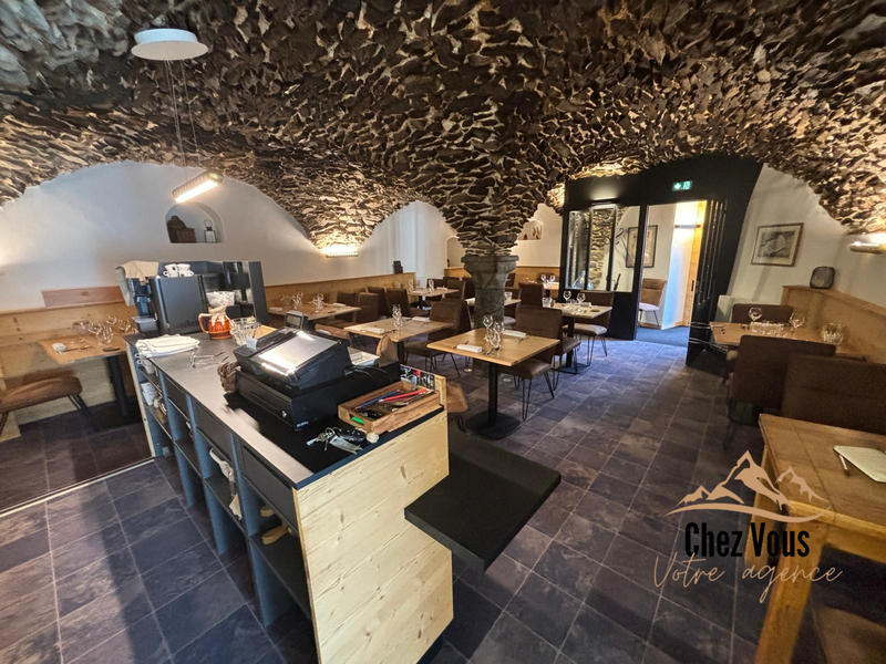 Local commercial - 99 m² - 4 pièces