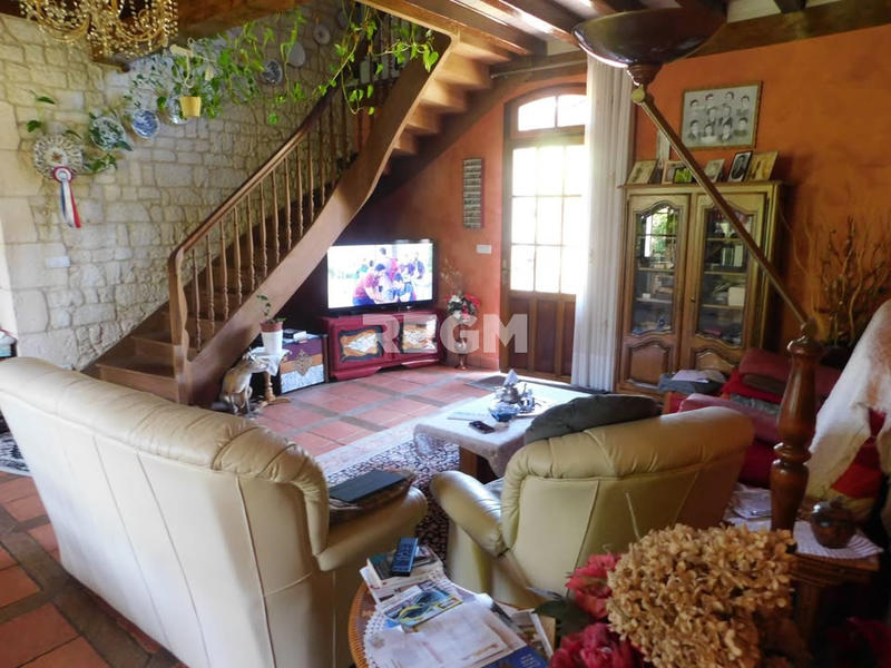 Propriété - 196 m² - 5 pièces