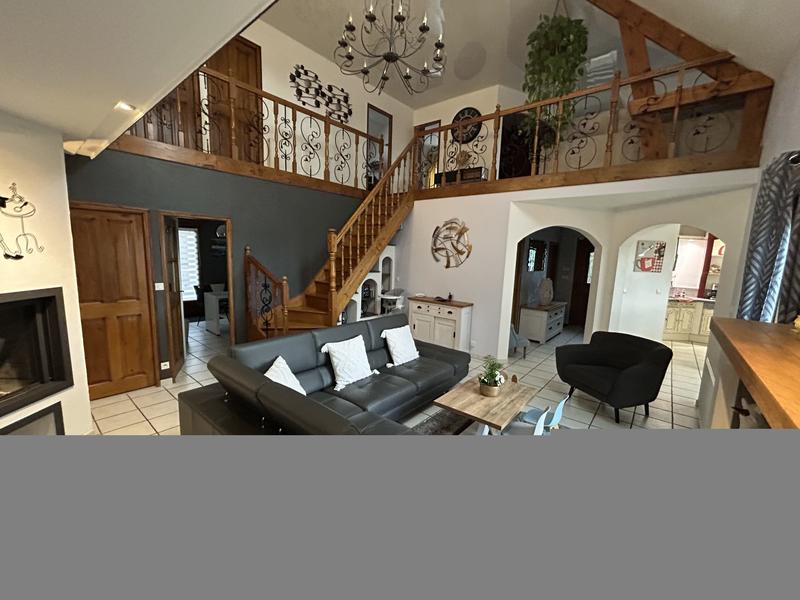 Maison - 180 m² - 7 pièces