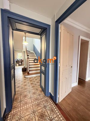 Maison - 230 m² - 7 pièces