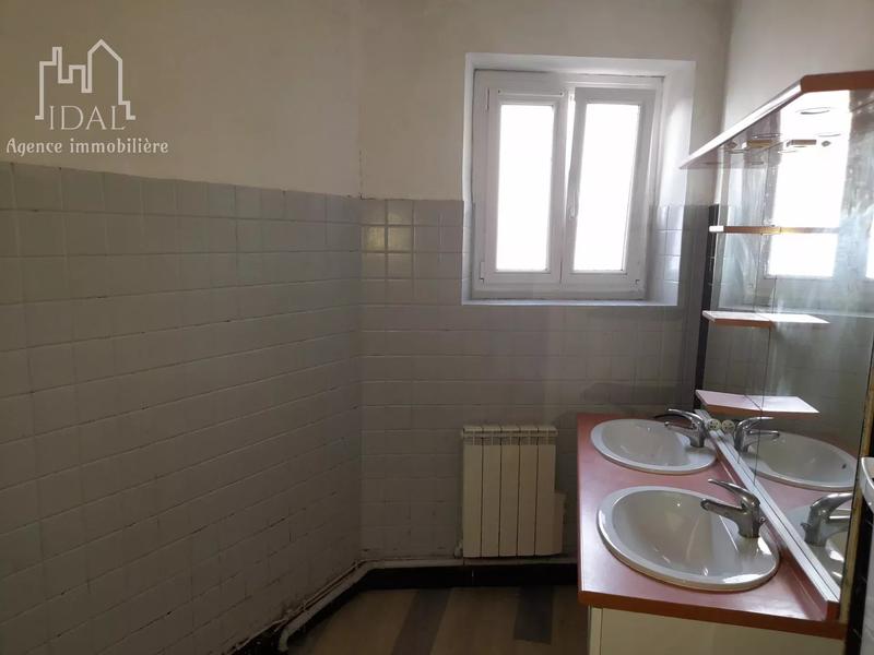 Maison - 223 m² - 10 pièces