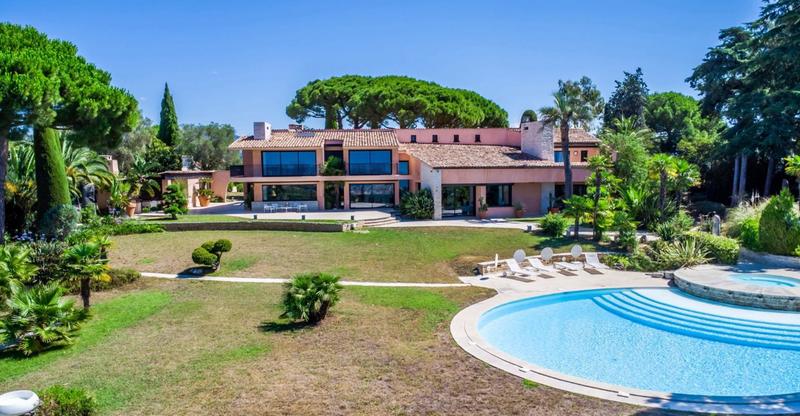 Demeure - 465 m² - 9 pièces