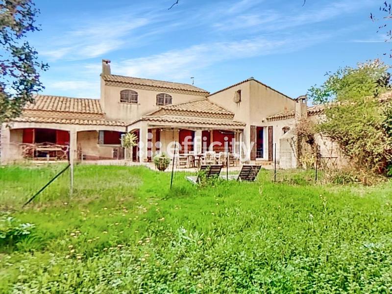 Maison - 225 m² - 9 pièces