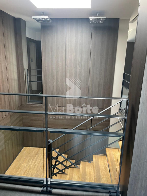 Local d'activités - 935 m²