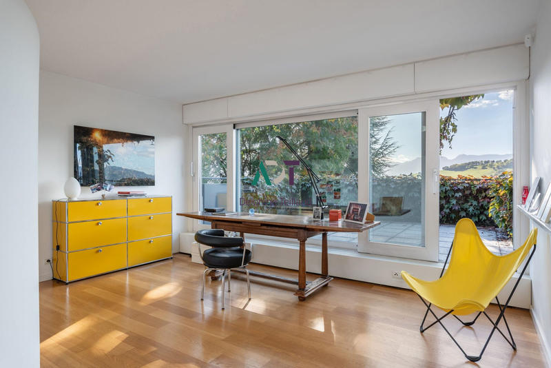 Maison - 220 m² - 8 pièces