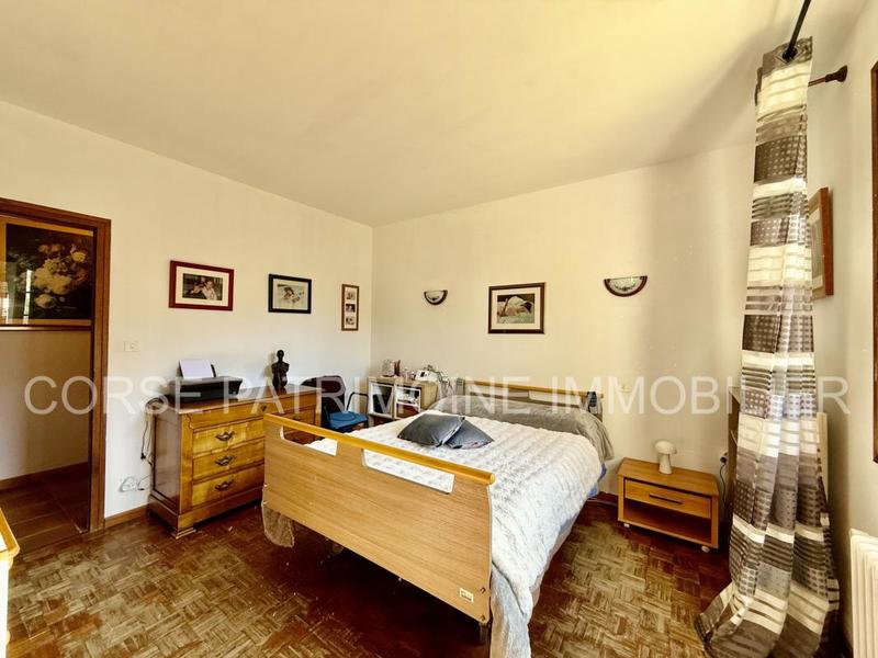 Maison - 174 m² - 10 pièces