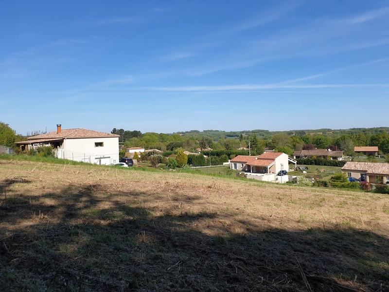 Terrain constructible - 1 875 m²
