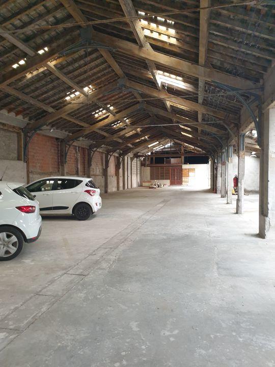 Local d'activité / Entrepôt - 1 251 m² - 29 pièces