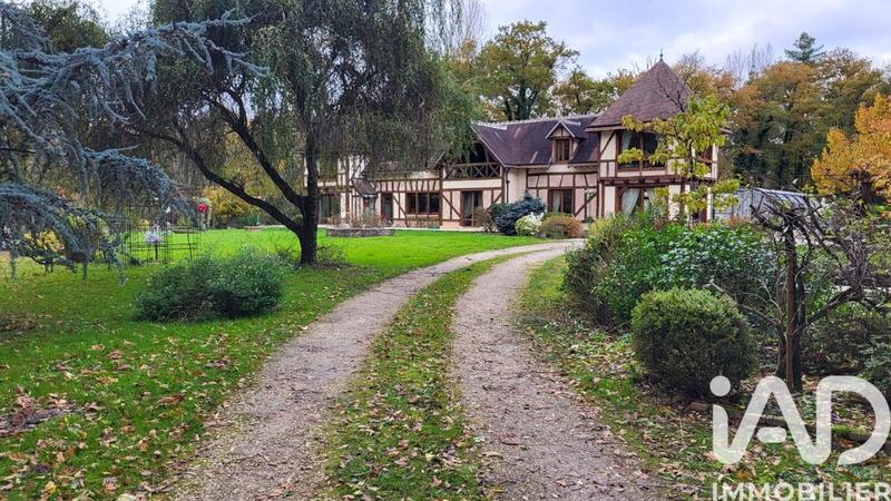 Maison - 235 m² - 10 pièces