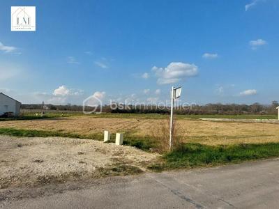 Terrain constructible - 1 300 m²