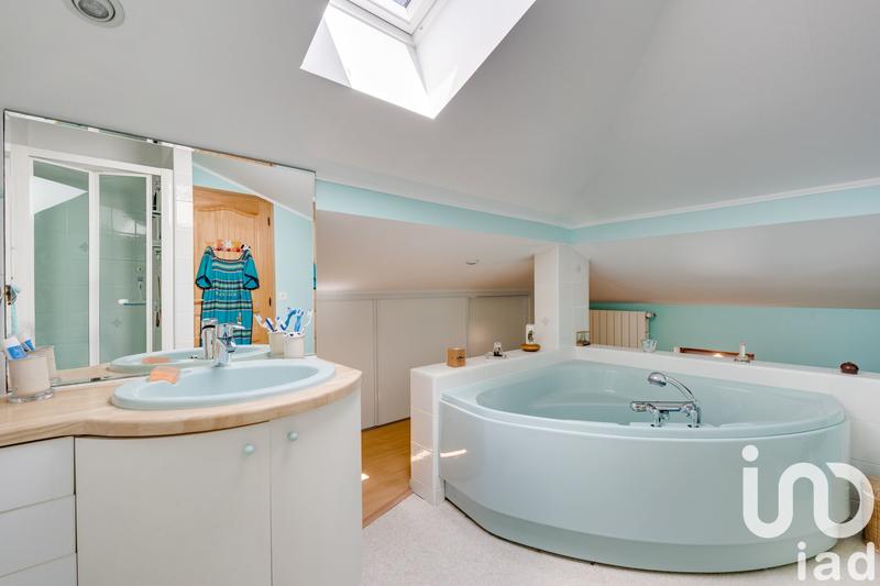 Maison - 215 m² - 6 pièces