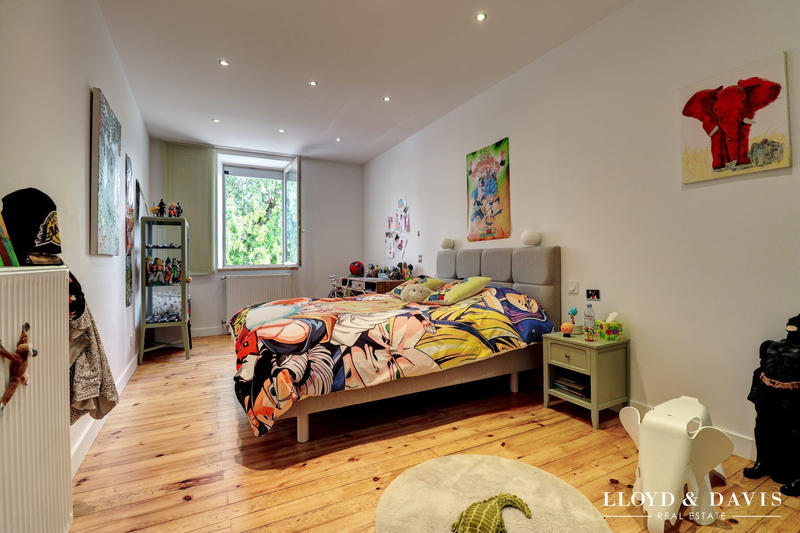 Maison - 360 m² - 10 pièces