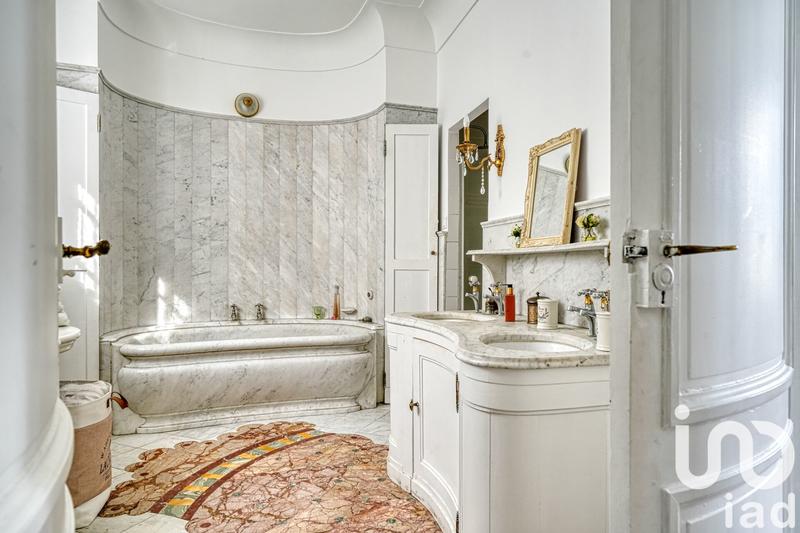 Maison - 350 m² - 13 pièces