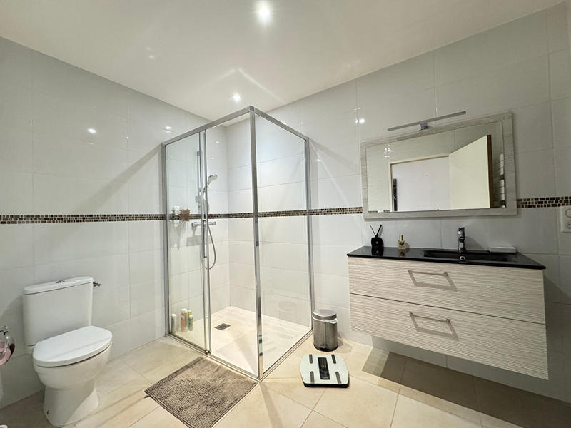 Maison - 308 m² - 9 pièces