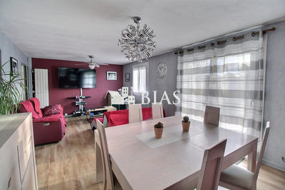 Maison - 99 m² - 4 pièces