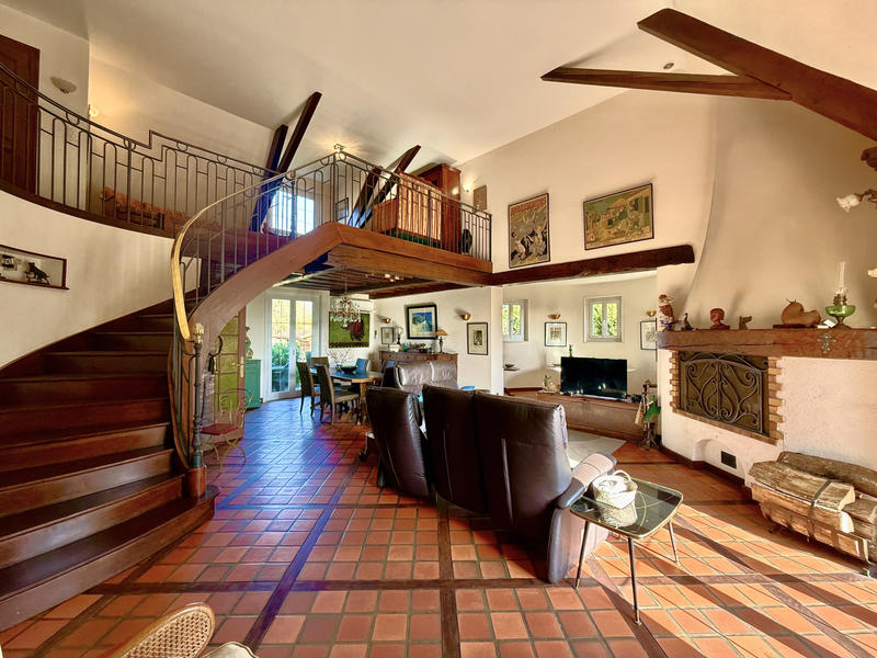 Maison - 205 m² - 8 pièces