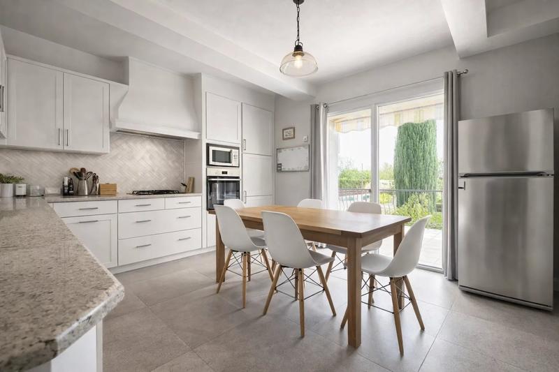 Maison - 237 m² - 9 pièces