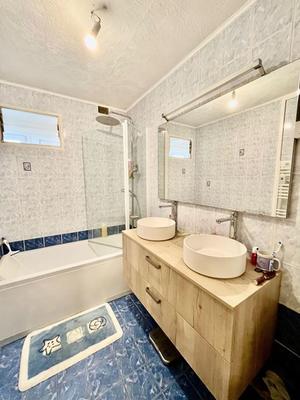 Appartement - 97 m² - 5 pièces