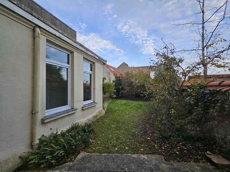 Maison - 303 m² - 12 pièces