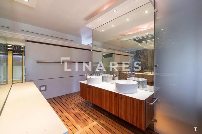 Maison - 570 m² - 7 pièces