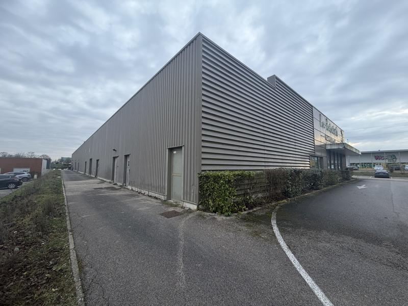 Local commercial - 1 192 m²