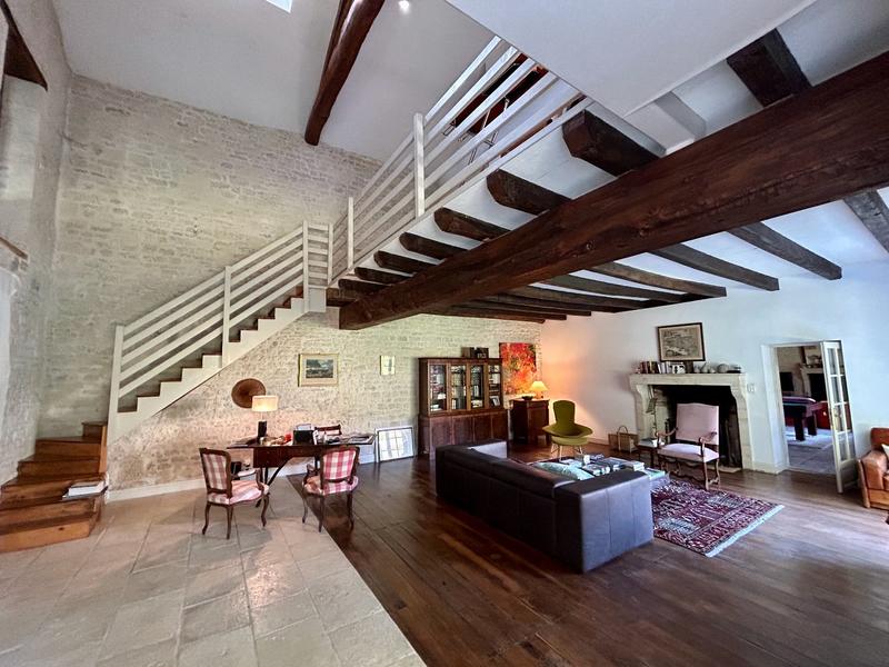 Maison - 336 m² - 10 pièces