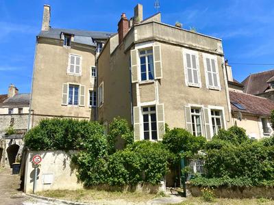 Maison - 410 m² - 16 pièces