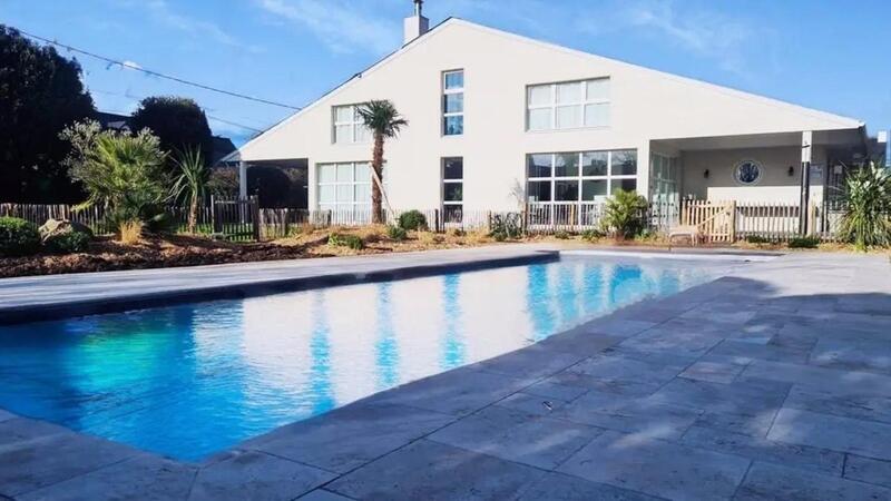 Maison - 400 m² - 15 pièces