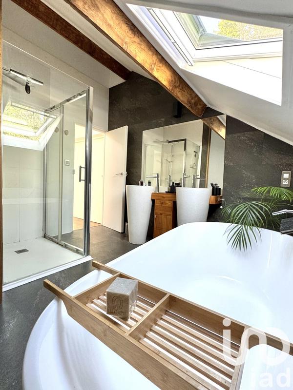 Maison - 225 m² - 6 pièces