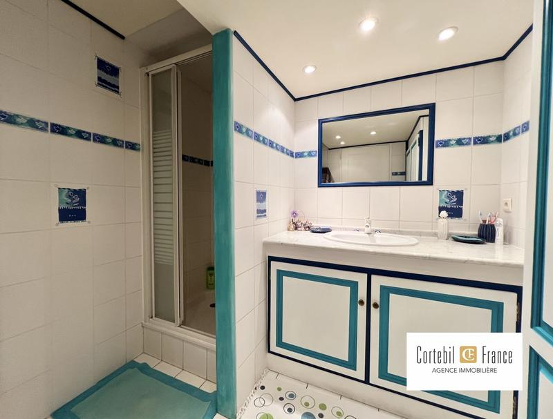 Maison - 270 m² - 5 pièces