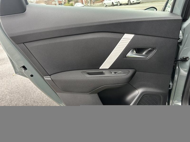 Citroën C4 Hybrid e-Dcs6 136 Plus